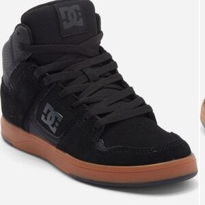 DC Shoes

Kids' Cure High Top Sneaker (Big Kid) 5,5.